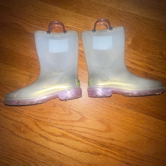 Toddler light up Rainboots - Picture 3 of 3